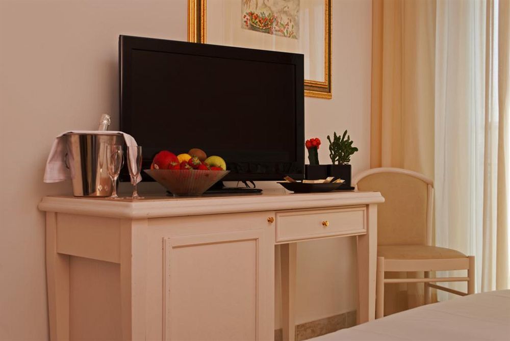 Hotel Ambra Milano Marittima Buitenkant foto